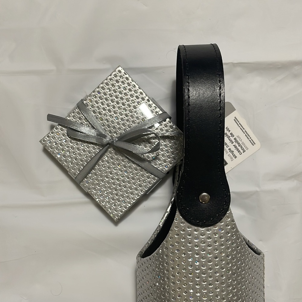 Faux leather silver wine carrier with set of 4 matching coasters - Picture 3 of 6
